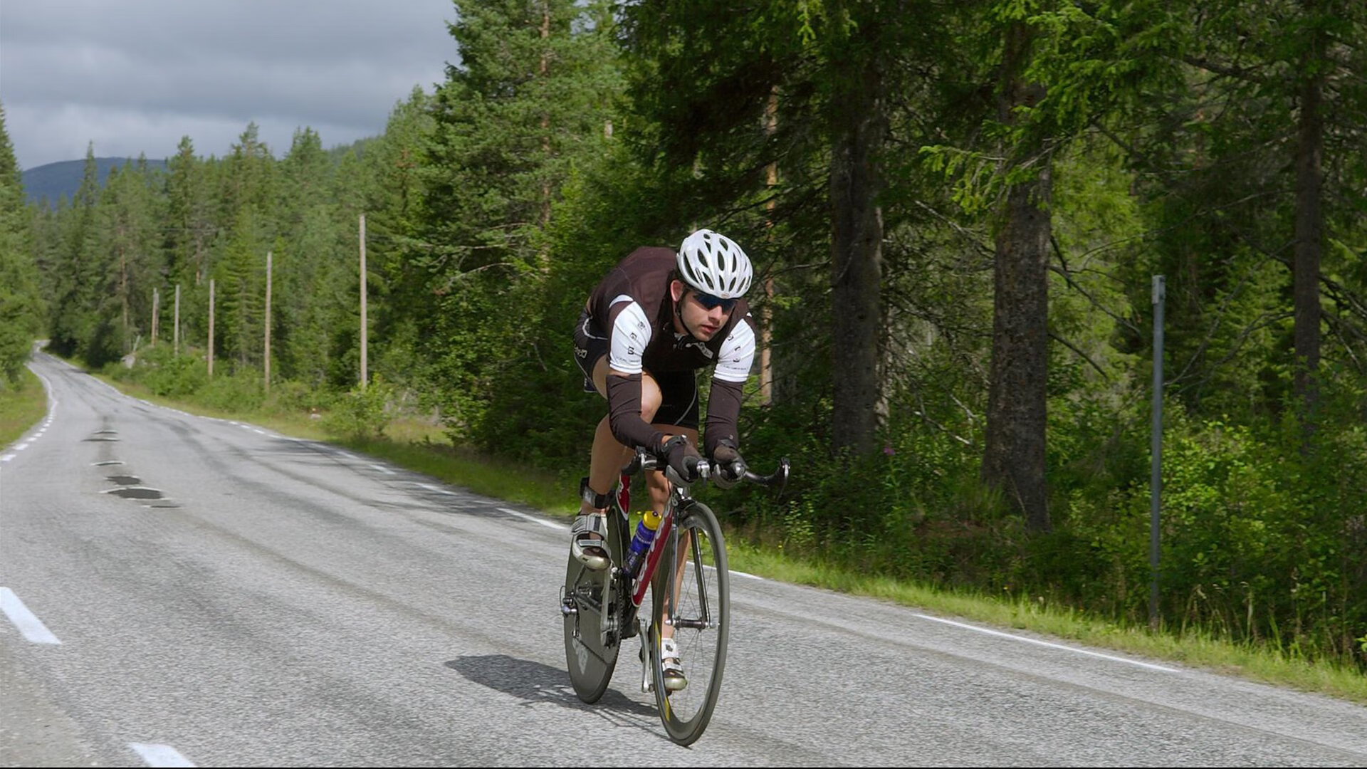 开云下载-史上最年轻的欧冠冠军，未来之星崭露头角，欧冠历史最年轻出场球员